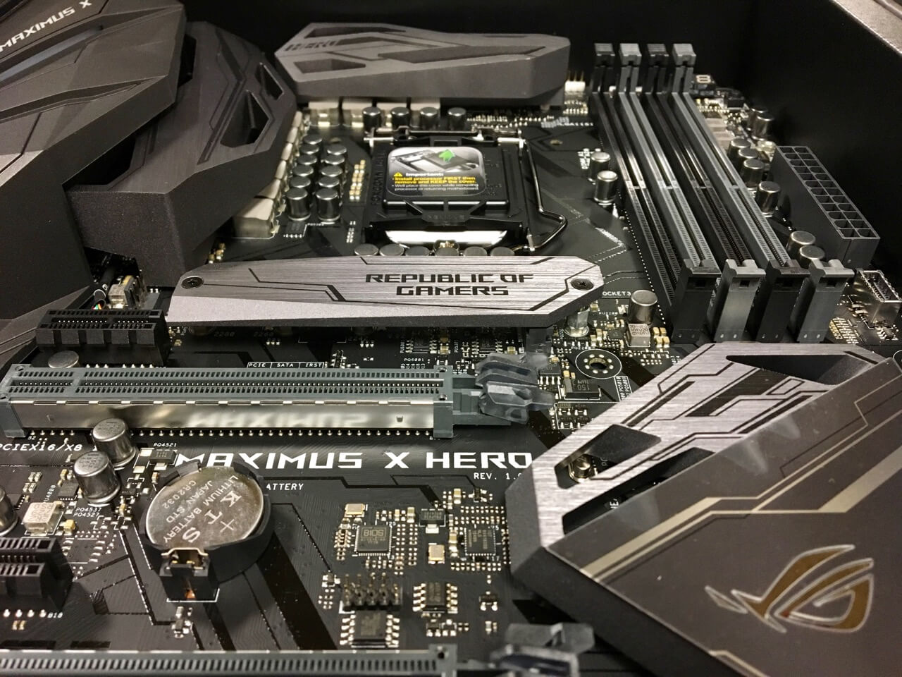 Image #05 Asus Maximus X Hero Close Up